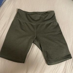 Old navy active army green heather biker shorts